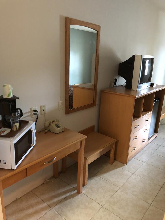 Whitesboro Inn Екстериор снимка